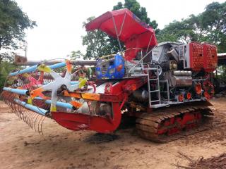 ขายรถเกี่ยวข้าว ศักดิ์พัฒนา KM46 เครื่อง210เทอร์โบ ตัวเดิน12 ปั้มไดกิ้น23 โซ่ใหม่ ใบแท็กสภาพดี สภาพพร้อมใช้งาน ราคา380,000 สนใจโทร 090-8588220  093-3258446 www.narong2truck.com www.truck.in.th/498 https://www.facebook.com/narong2truck/ ID: narong498 ID: 0