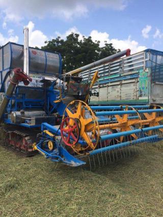 ขายรถเกี่ยวข้าว อุ้ม2.5ตัน เครื่อง260แรง สภาพสวยพร้อมใช้งาน ราคา740,000 สนใจโทร 090-8588220คุณนะ 093-3258446คุณบิว หรือเข้าดูสินค้าอื่นๆได้ที่ www.narong2truck.com หรือ www.truck.in.th/498