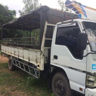 ขายรถ6ล้อ ISUZU NQR 150แรง รถสวยสภาพดี รถบ้านใช้งานอยู่ เอกสารพร้อมโอน ราคา550,000 สนใจโทร 090-8588220คุณนะ 093-3258446คุณบิว