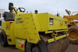 รถบดหน้าเหล็กหลังยาง SAKAI TW350 ขับ 2 เพลา เลี้ยวเอวอ่อน สภาพดี พร้อมใช้งาน สนใจติดต่อ 0927826142,034886118